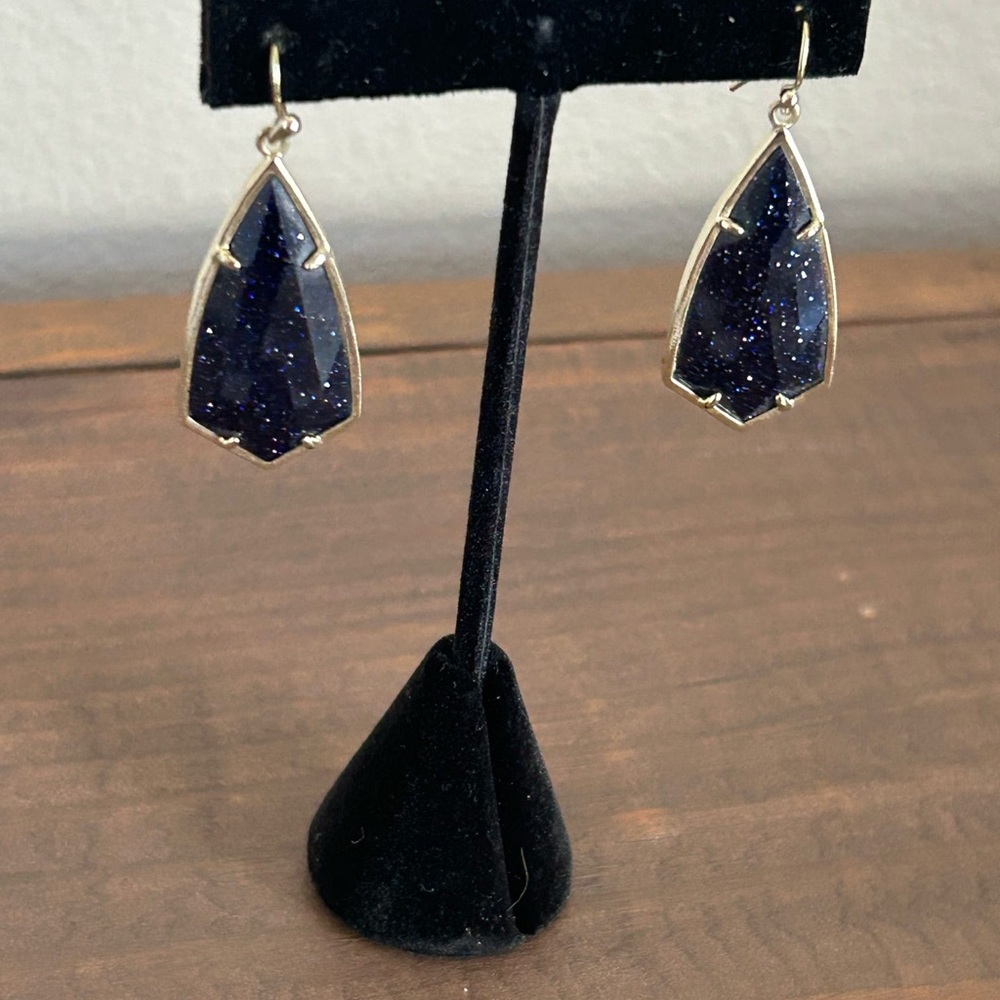 Kendra Scott Camry Earrings – Navy Dusted Black Illusion & Navy Goldstone, Gold